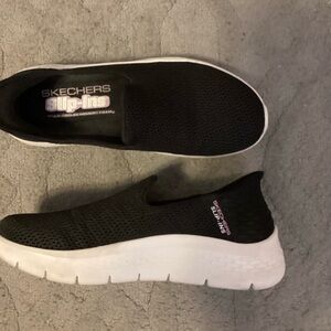 SKECHERS Slip-ins:GO WALK Black Sneakers/White Sole--Excellent condition—Size 7